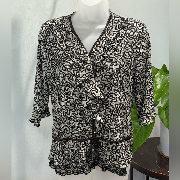 Stretchy Black & White patterned Ruffle Blouse Size M - Picture 6 of 7